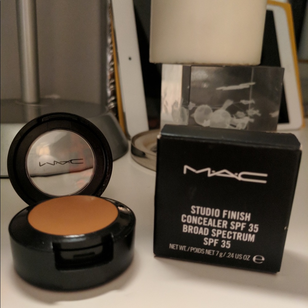 MAC Concealer